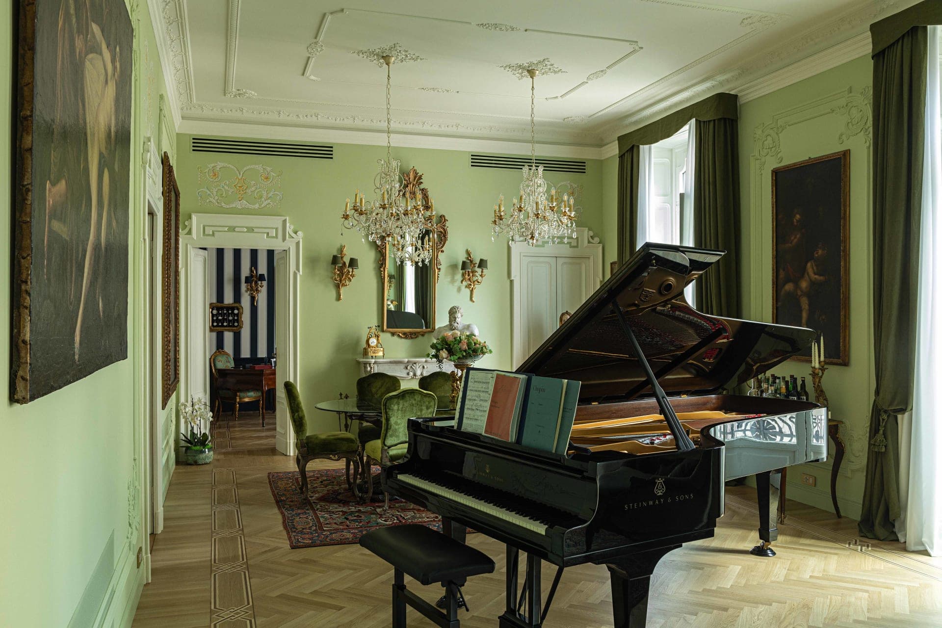 Renewall® — Ristrutturazione di pregio a Milano: living con parquet in rovere e finiture controllate fase per fase
